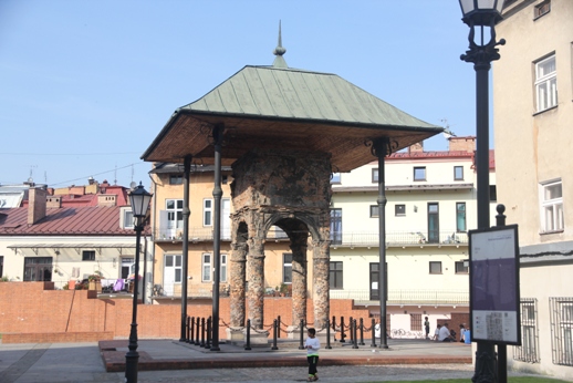 Bima, czyli centrum modłów Jedyna pozostałość po zburzonej przez Niemców synagodze w Tarnowie  Fot. MN